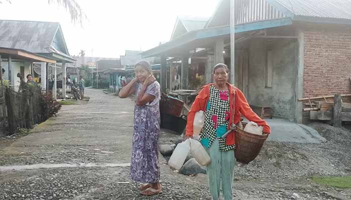Dua Minggu Air PDAM di Kedurang Tidak Mengalir Pelanggan Mengeluh Untuk Masak Pakai Air Hujan