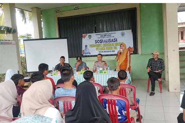 Kegiatan Sosialisasi Pencegahan Kenakalan Remaja di Aula Kantor Desa Betungan Disambut Antusias Oleh Peserta Yang Hadir